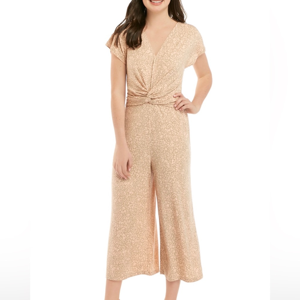 Cropped jumpsuit stretchy fabric, wide leg beautiful. NWOT